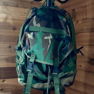 Vintage Camouflage Backpack Military Style Camo Rucksack Adjustable Straps GUC